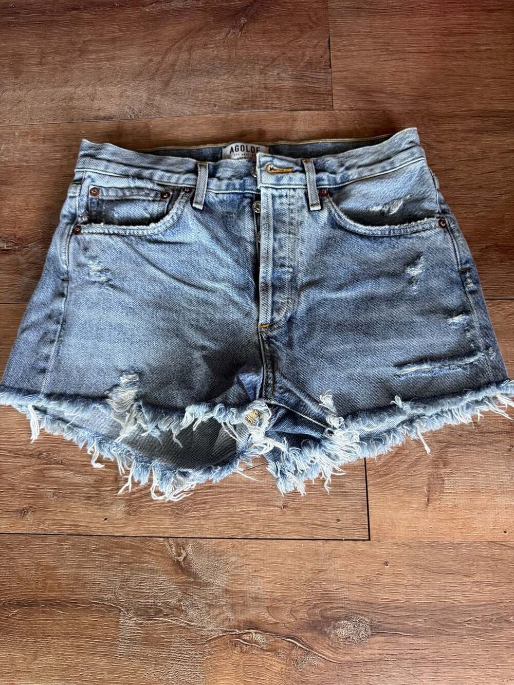 Like new cool girl shorts Agolde Parker Distressed LA denim cut-off 24